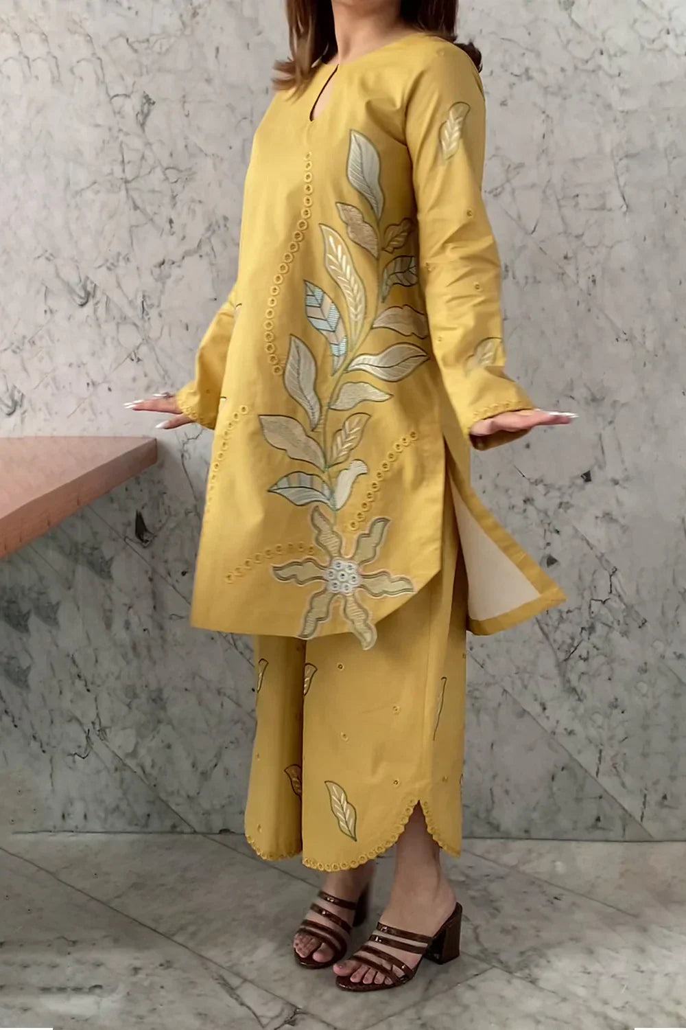 Golden yellow SP-1062