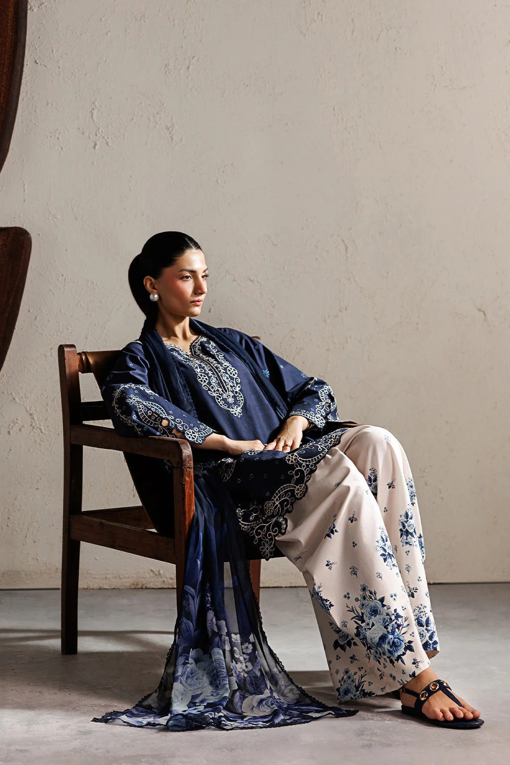 Gul-E-Jaan Embroidered 3pc