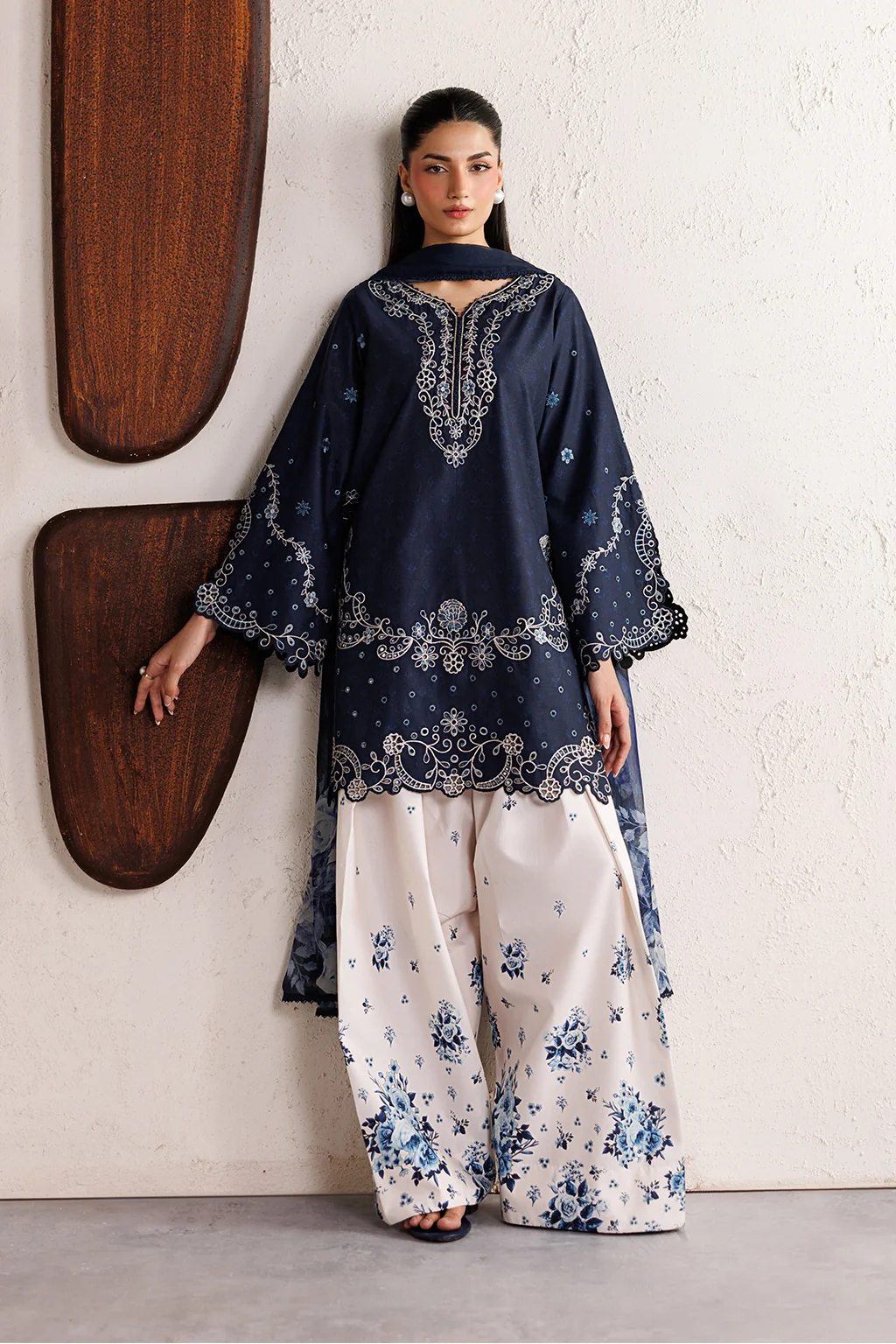 Gul-E-Jaan Embroidered 3pc